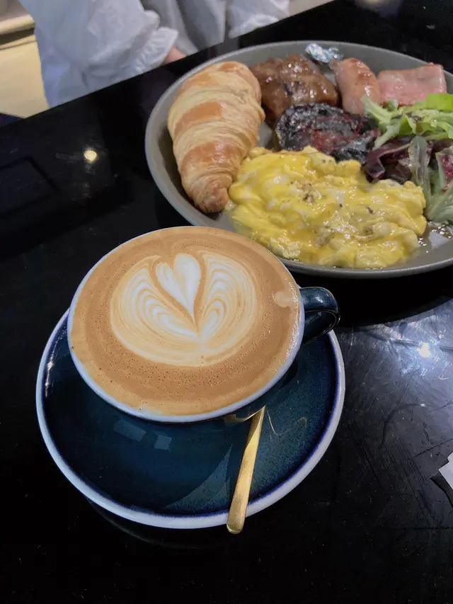 ๐๐น๐ฎ๐ ๐ช๐ต๐ถ๐๐ฒ,ย ๐๐น๐น ๐๐ฎ๐ ๐๐ฟ๐ฒ๐ฎ๐ธ๐ณ๐ฎ๐๐