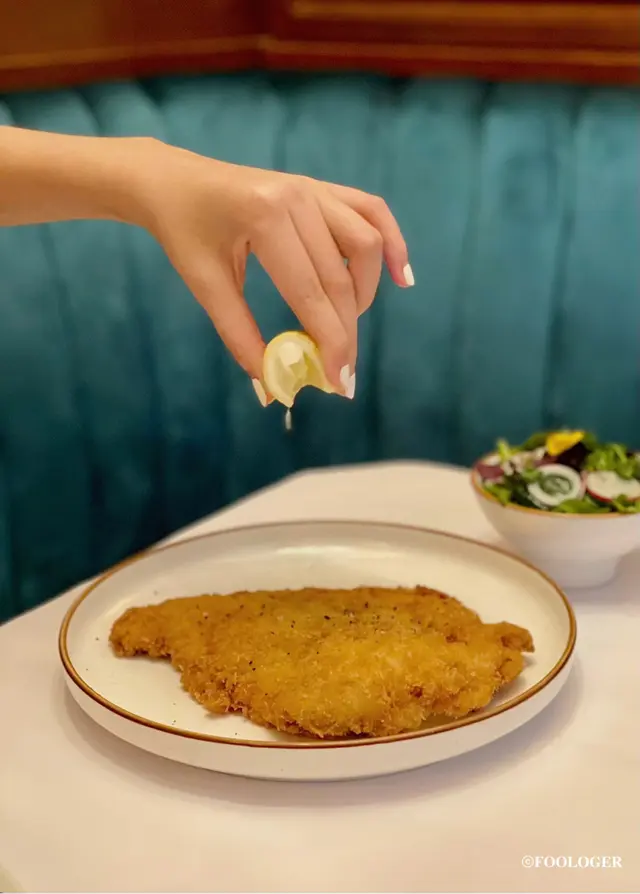 炸藍帶豬扒配伊比利亞火腿,黑松露,田園沙律