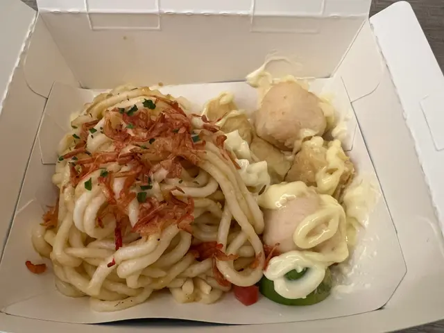 泰式-蝦頭油炸蝦球魚麵撈