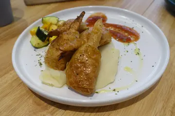 紅酒汁素雞腿伴薯蓉