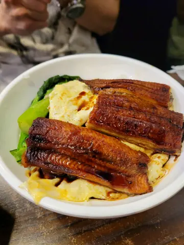 鰻魚炒蛋飯拼忌廉蟹肉薯餅