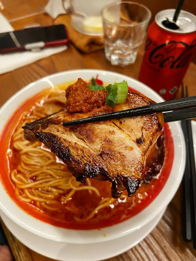 辛辣炙燒豚肉味拉麵 