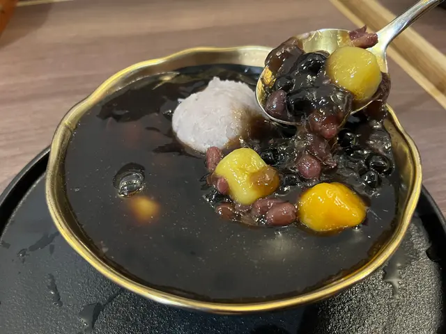 招牌燒仙草(芋泥, 芋圓, 珍珠, 紅豆)