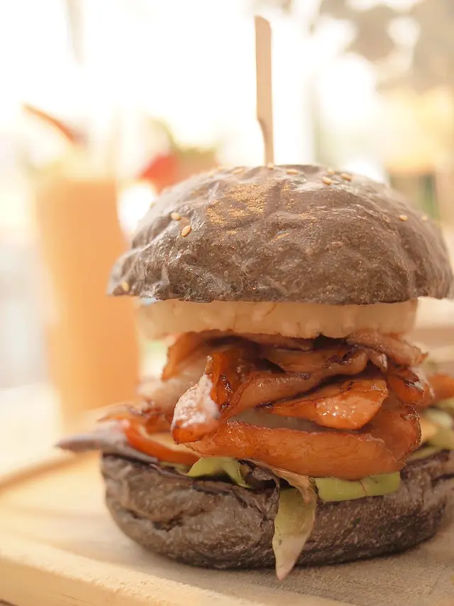 泰式豬頸肉菠蘿漢堡