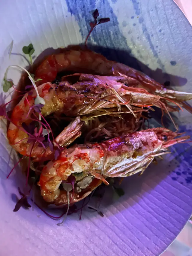 三隻相當鮮味的阿根廷紅蝦伴天使麵