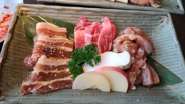 食堂黑毛豬五花肉套餐