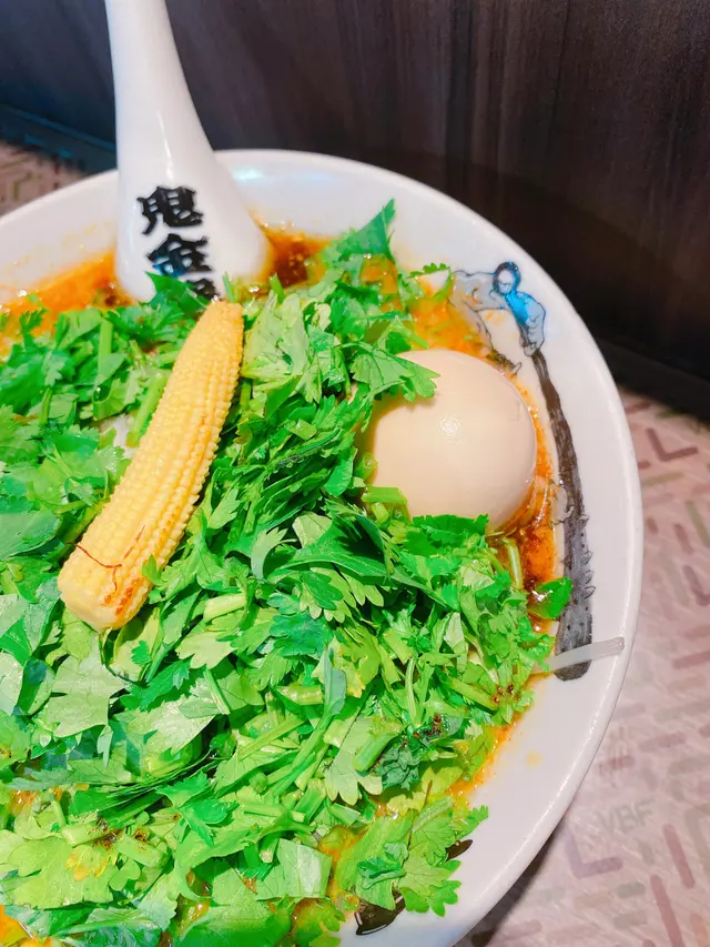 莞荽辣麻味噌拉麵加美玉