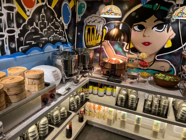 有多款前菜、壽司、熟食、炸物、餐湯等自取