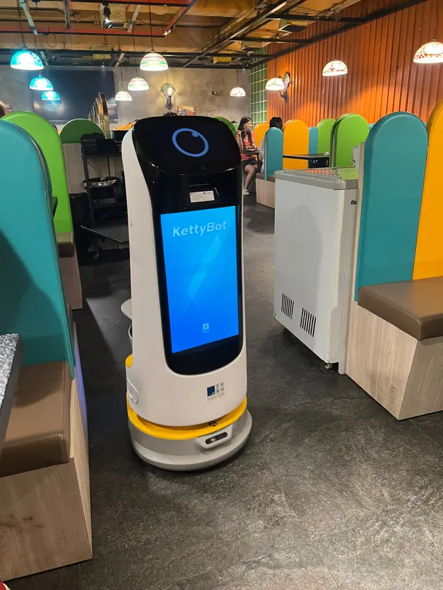 會用自動機械人送上刺身