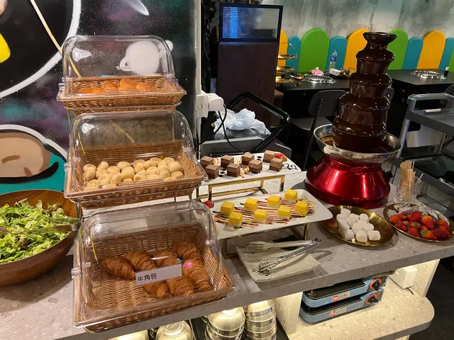 有朱古力噴泉等多種甜品