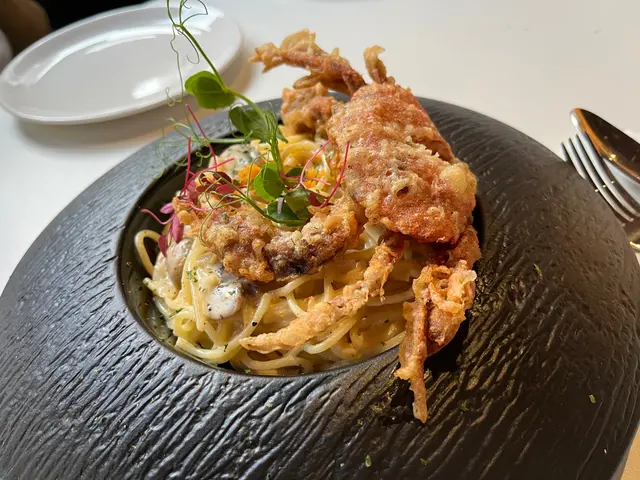 軟殼蟹咸蛋黃忌廉汁意粉