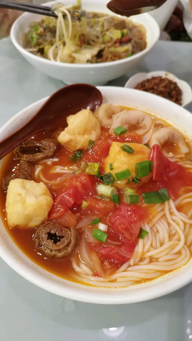 自選蕃茄湯底米線
