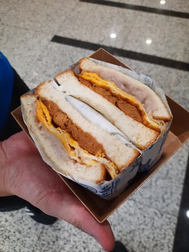 芋泥蛋肉鬆吐司