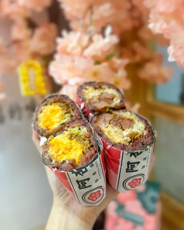 芙蓉鹹蛋飯團