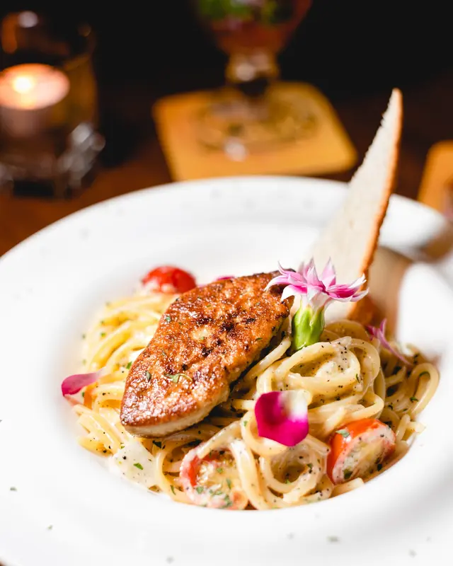 黑松露忌廉汁鵝肝意粉