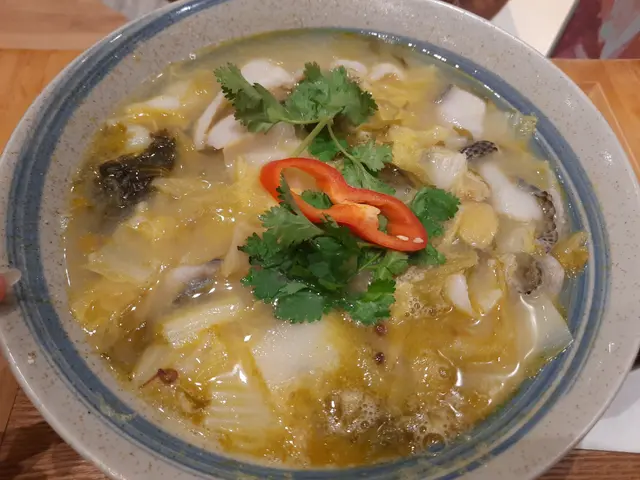 秘罈酸菜魚米線