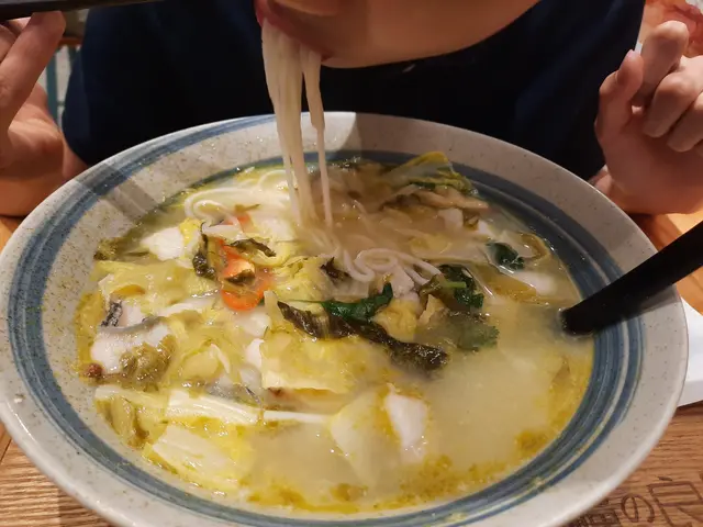 秘罈酸菜魚米線