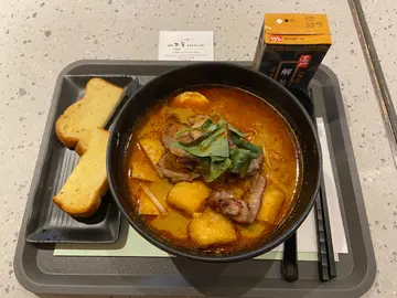 F3    喇沙湯 烤豬頸肉金邊粉