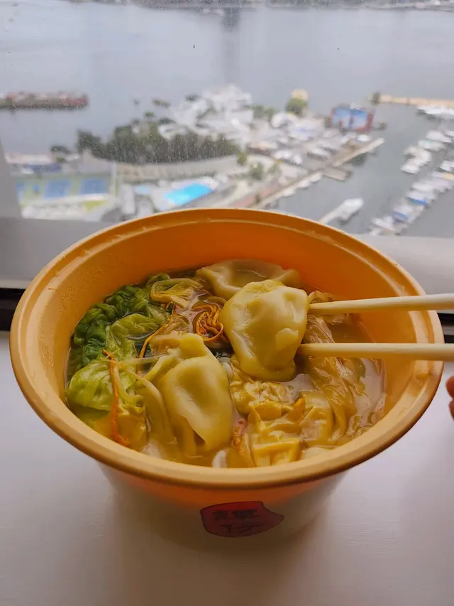 蟲草花湯底Omni新豬肉芹菜餃