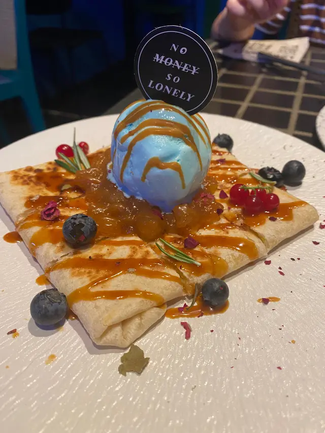 香蕉pancake上邊有蘋果蓉同雪糕