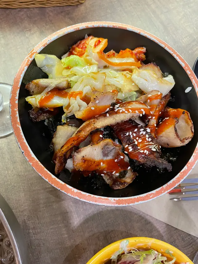 泡菜燒豬頸肉拌飯