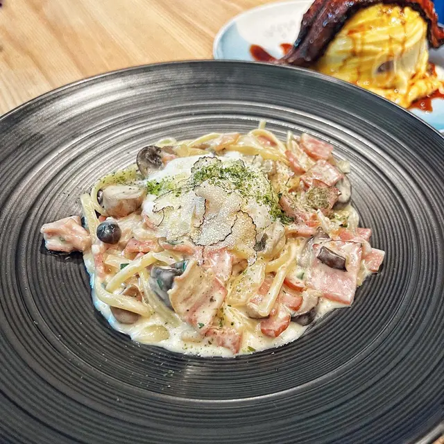 黑松露溫泉蛋卡邦尼意粉