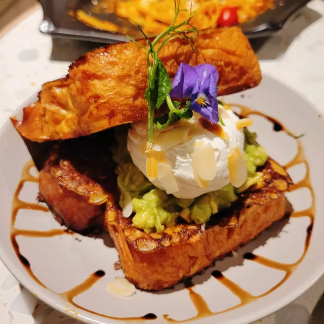 牛油果忌廉芝士法式多士