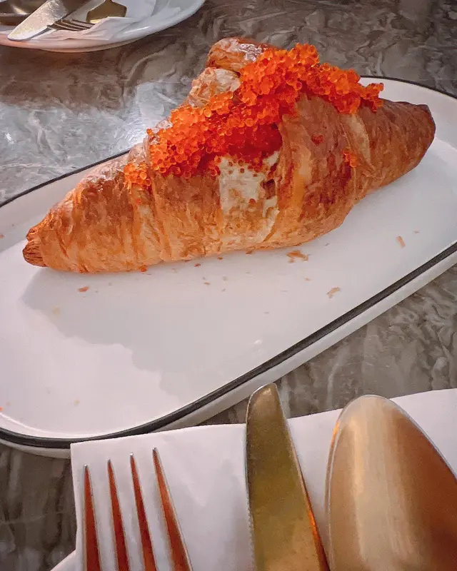 爆漿蟹膏流心牛角包