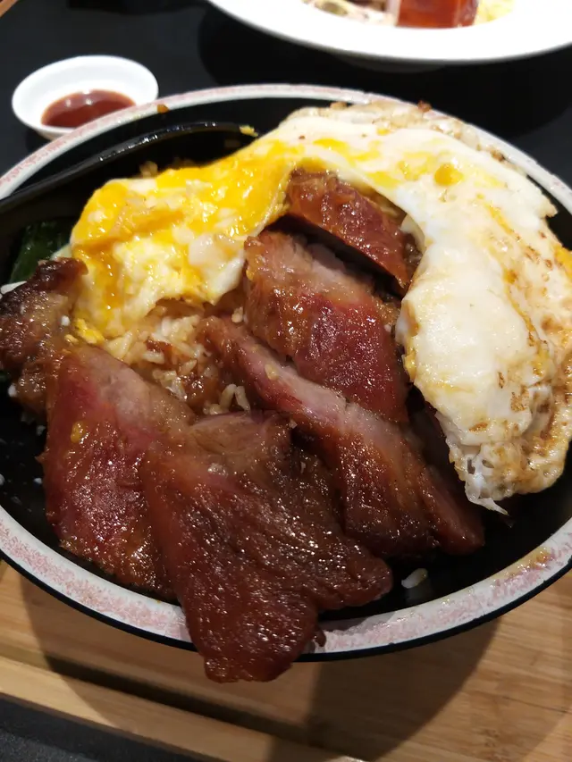 美國叉燒煎蛋飯