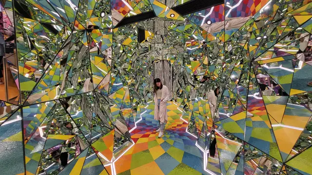 必拍的正中位置