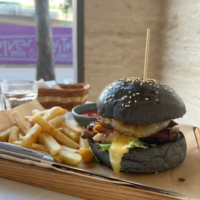 泰式豬頸肉菠蘿竹炭