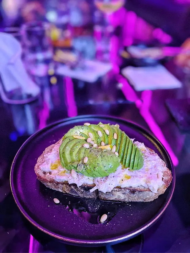 牛油果青蘋果蟹肉沙律多士