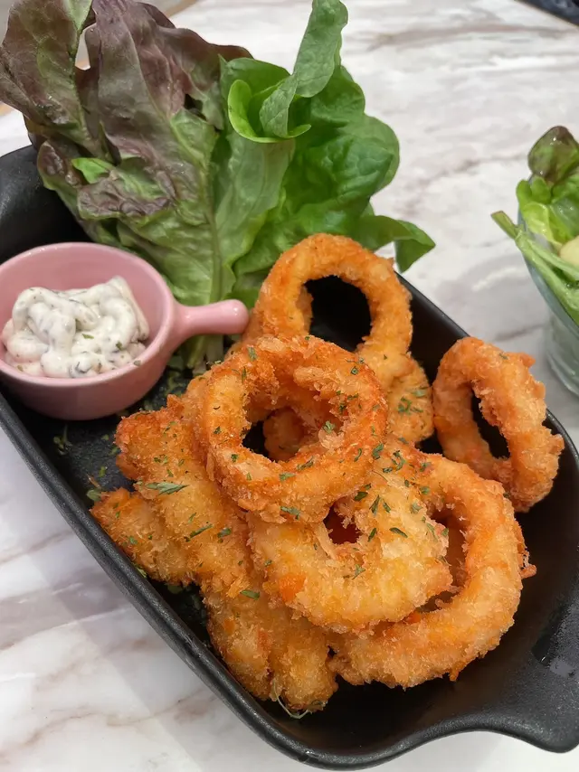 另加小食，尤魚炸得有D過火，但味道算唔錯