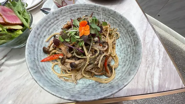 意粉軟硬適中，但松露味欠奉