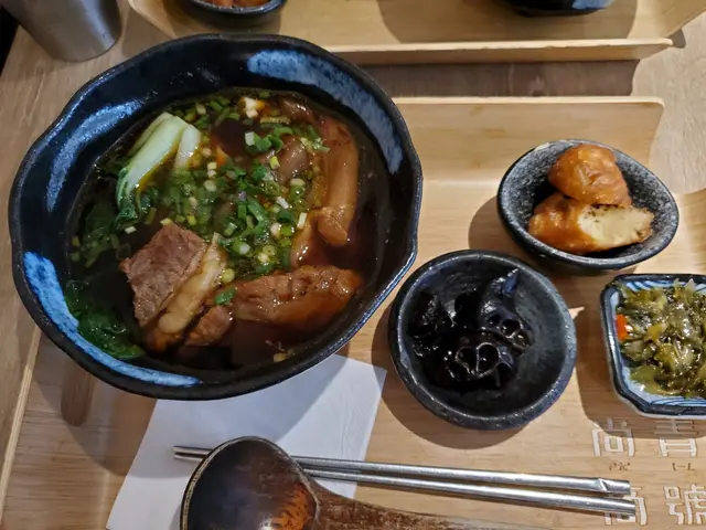 半筋半腩牛肉寬條湯麵