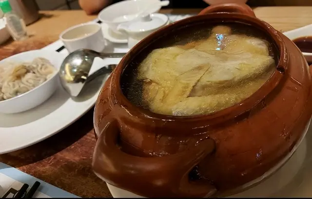 花膠螺頭干貝燉雲吞雞湯