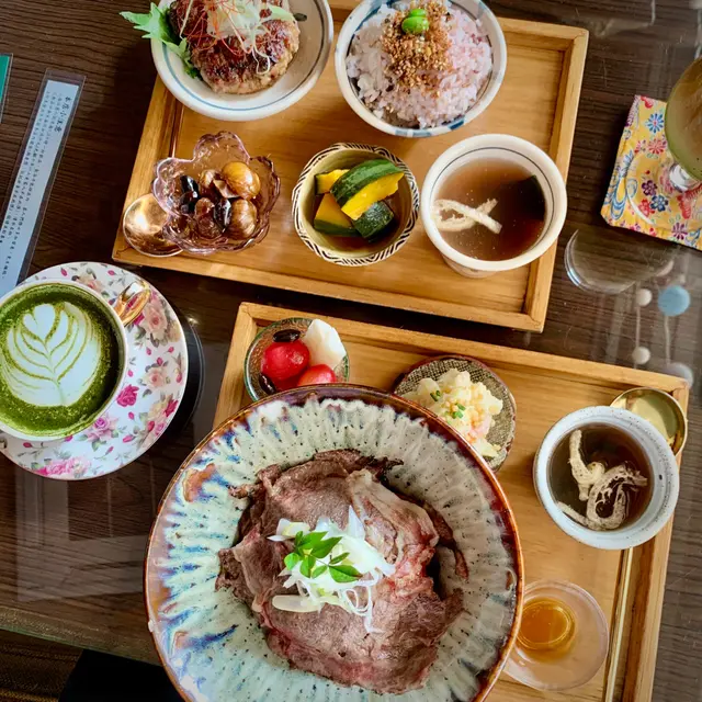 京蔥手打漢堡定食