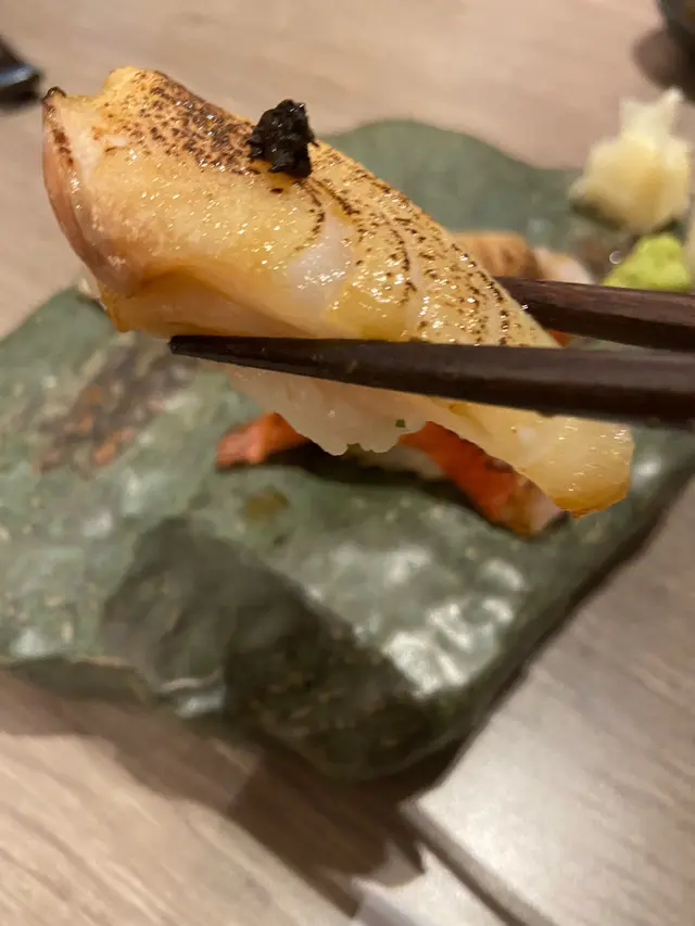  火灸銀雪魚壽司 