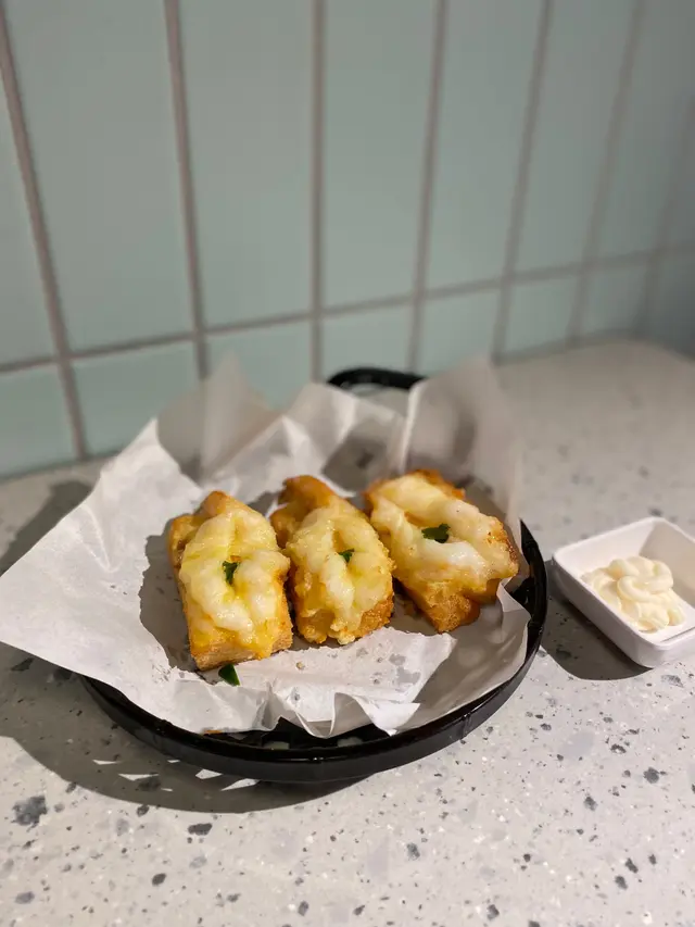 脆脆鳳尾蝦多士