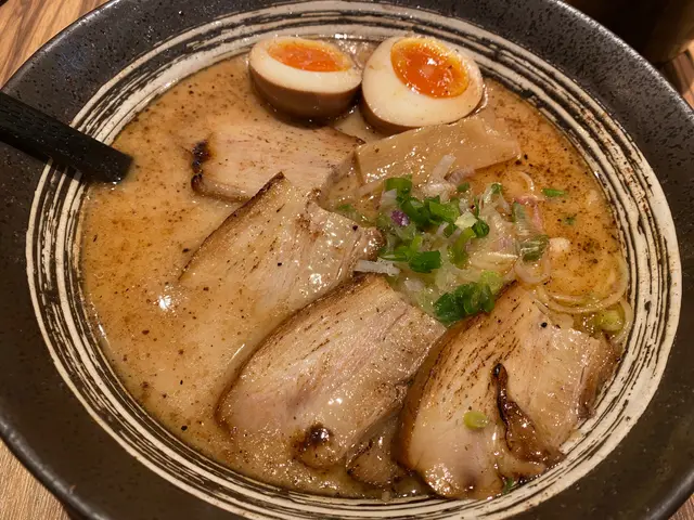 黑蒜油腩肉拉麵