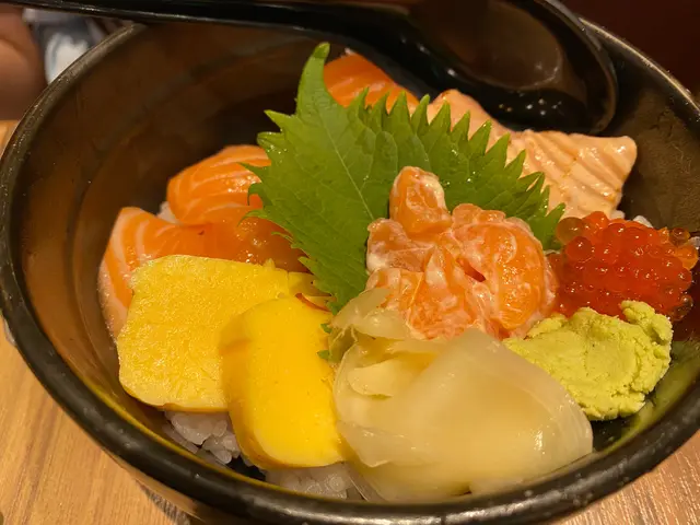 火炙三文魚親子丼