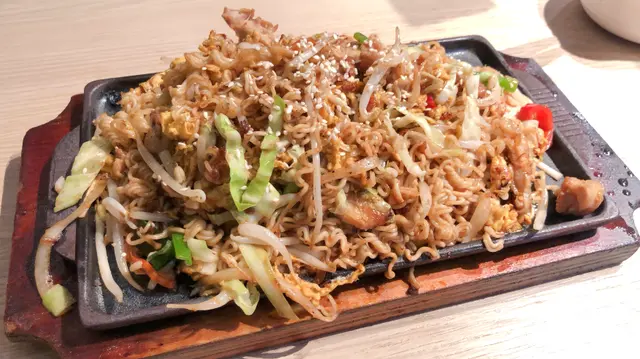 鐵板XO醬雞扒炒即食麵
這個也是中規中矩的好吃~
也很推薦呢!!