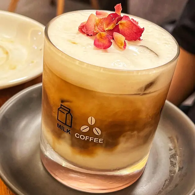 玫瑰鮮奶咖啡