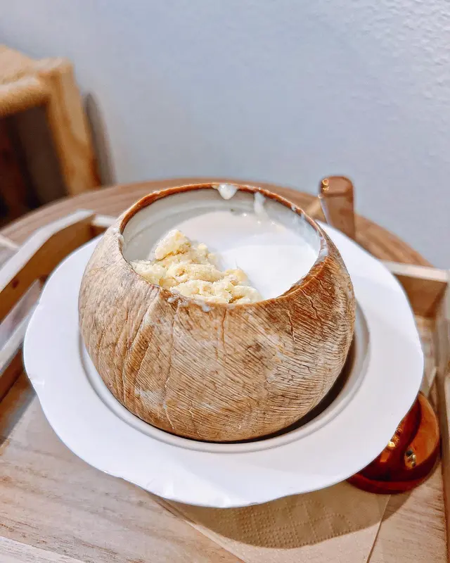 椰皇貓山王燉雙皮奶