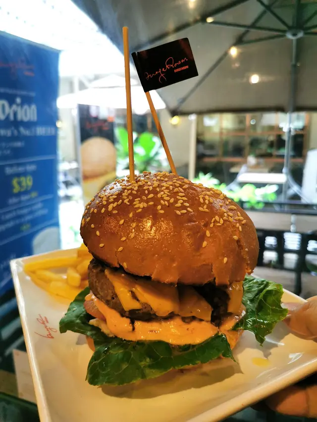 大烤菇芝士牛肉漢堡