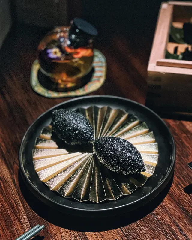 竹炭魚香鹹水角