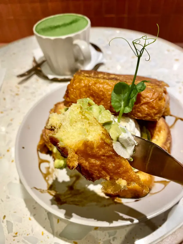 牛油果忌廉芝士法式多士