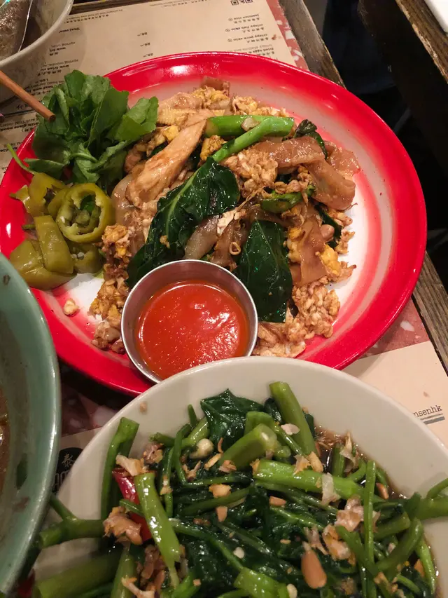 泰式炒闊河粉(雞)