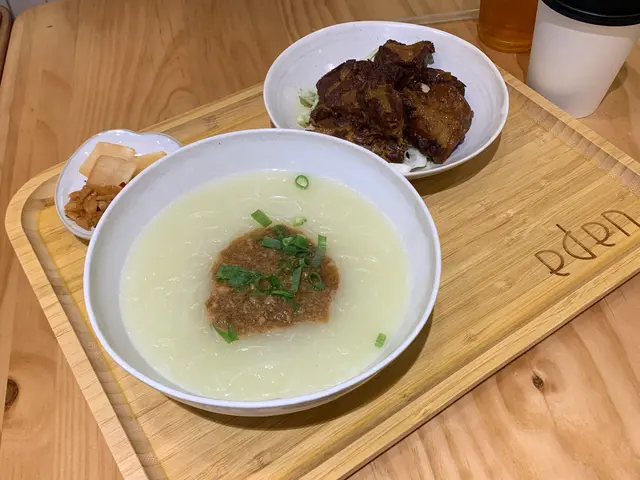 台式香菇肉燥新竹米粉湯