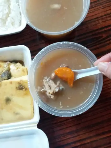 木瓜鲫鱼煲鸡脚汤